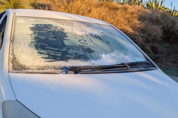 Picking up the rental car in Blenheim, we found that it came with ice on the windshield and no scraper. Credit cards work.